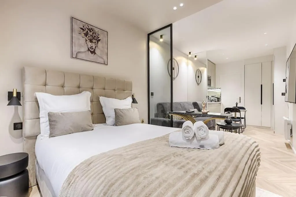 Magnifique Appartement Magenta Paris Frankrike